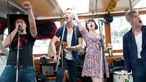 Die Band "Skinny Lister" spielt