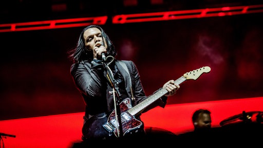 Bassist von Placebo auf der Bühne