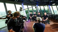 Massendefekt: Corona Session auf dem Rheinturm in Düsseldorf