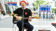 Maxim: Corona Session auf dem Flughafen Düsseldorf