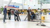 Maxim: Corona Session auf dem Flughafen Düsseldorf