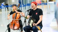 Maxim: Corona Session auf dem Flughafen Düsseldorf