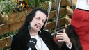 Willy DeVille gibt Backstage ein Interview