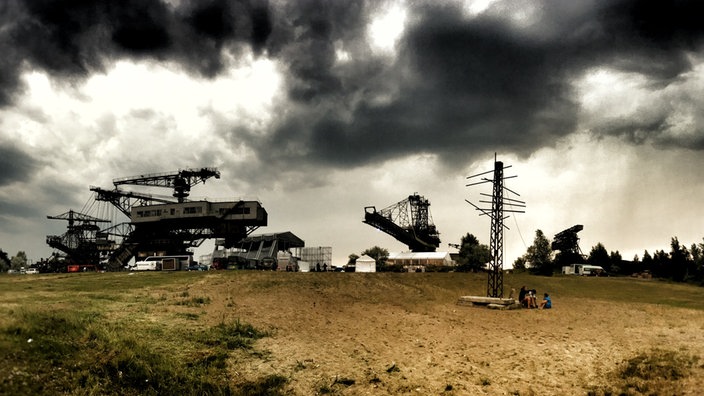 Gewitterwolken über dem Ferropolis Gelände beim With Full Force 2017