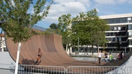 Seit der Neugestaltung des Kesselbrink verf gt der Platz  ber Europas gr  ten Skaterpark sowie Biker- bzw. BMX-park.