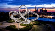 Tiger&Turtle am Abend. 