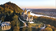 Blick auf Schloss Drachenburg.