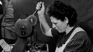 Ruth Hallensleben: Produktion der Rolleiflex-Kamera in der Firma Franke & Heidecke, Braunschweig 1950 