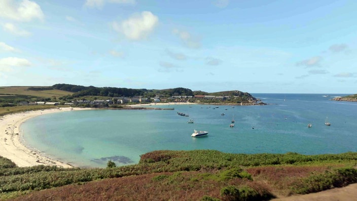 Bucht mit Sandstrand auf einer der Scilly Inseln