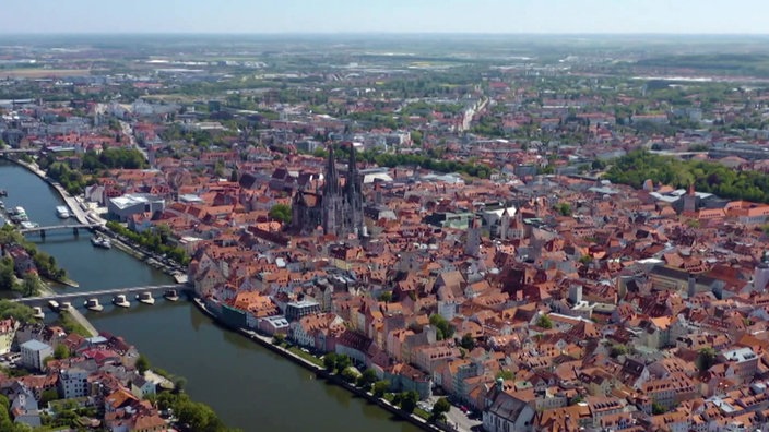 Panorama von Regensburg mit Dom und Donaubrücken