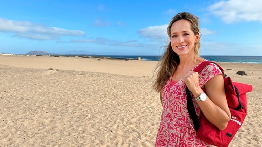 Tamina Kallert in den Dünen von Corolejo auf Fuerteventura