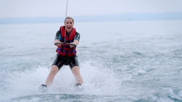 Judith Rakers beim Wasserskifahren