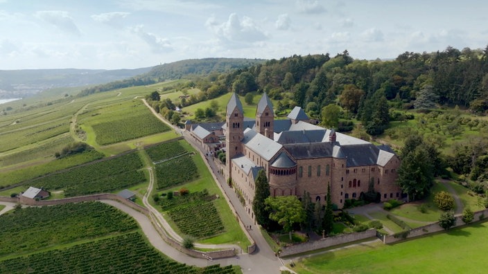 Das Benediktinerinnenkloster inmitten von Weinbergen