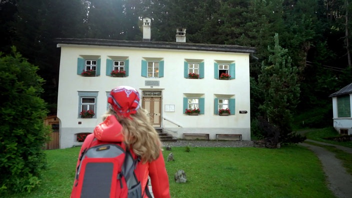 Tamina Kallert steht vor dem Nietzsche-Museum