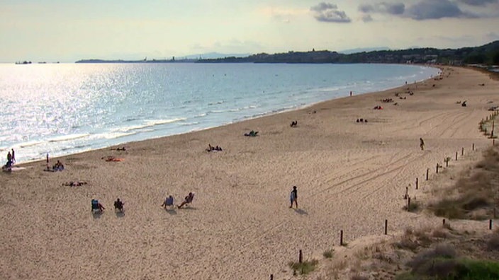 Kilometerlanger breiter Sandstrand