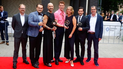 Das Team von "Freitagnacht Jews" auf dem roten Teppich (v.l.): Wolfram Kähler, Martin Danisch, Remigius Roskosch, Daniel Donskoy, Marion Menne-Mickler, David Hadda, Florian Quecke