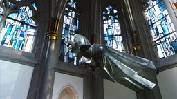 Ernst Barlach, Der Schwebende (schwebender Engel als Bronze-Plastik)