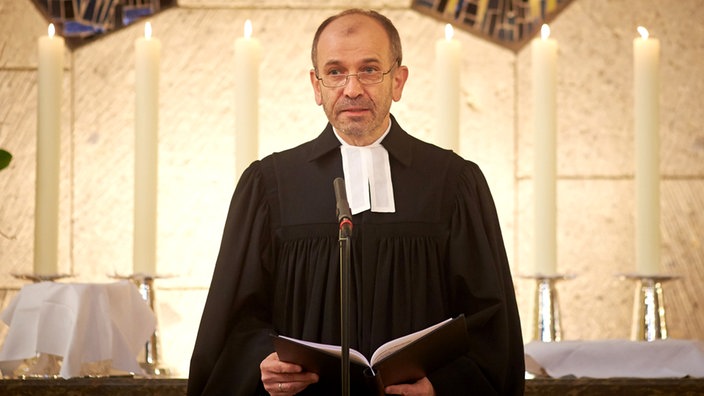 Manfred Rekowski, Präses der Evangelischen Kirche im Rheinland, spricht beim Eröffnungsgottesdienst der Landessynode der Evangelischen Kirche im Rheinland in der Martin-Luther-Kirche in Bad Neuenahr 