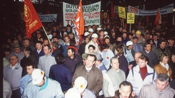 Demonstration der Stahlarbeiter vor dem Stahlwerk