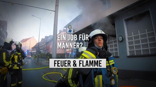 Feuerwehrwehrfrau bei einem Einsatz