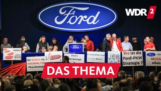 Betriebsversammlung im Kölner Ford-Werk: Beschäftigte demonstrieren mit Plakaten