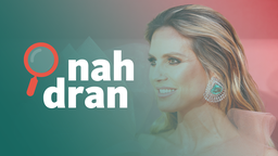 Das Bild zeigt das Model Heidi Klum mit einem auffälligen Ohrring, daneben das Logo des Podcasts nah dran. 