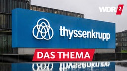 Thyssenkrupp Logo vor dem Konzernsitz in Essen