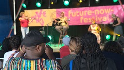 Publikum auf dem Festival "Future Now" an der Alten Feuerwache, Wuppertal (2022).