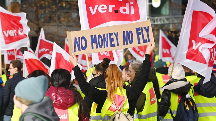 Verdi-Warnstreik des Bodenpersonals der Lufthansa am Flughafen München. 