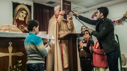 Irakische Christen halten eine Messe in einer Shopping Mall in Erbil, Nord-Irak