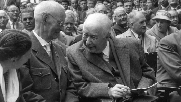 Richard Schirrmann (li.) im Gespräch mit Bundespräsident Theodor Heuss, 1959