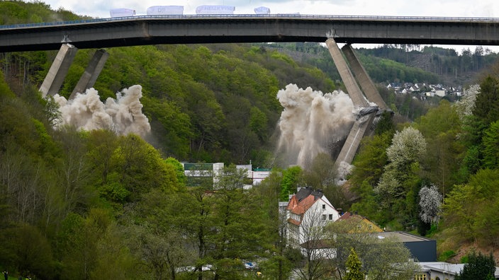 Sprengung der Rahmedetalbrücke