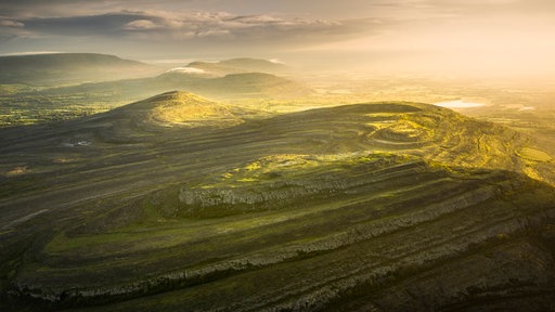  Die Landschaft der Mullaghmore Halbinsel im Sonnenlicht.