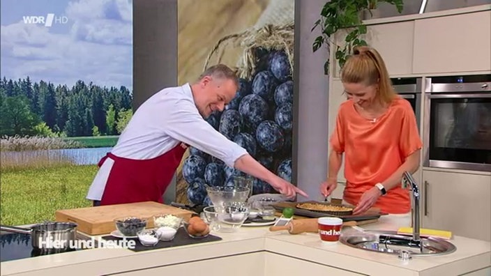 Moderatorin Miriam Lange und Konditormeister Marcel Seeger im Hier und heute Studio