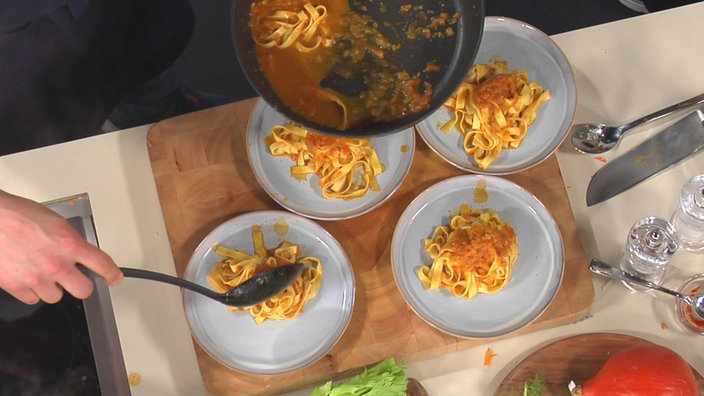 Vegetarisches Ragù alla Bolognese: Lars Middendorf macht es mit viel Gemüse.