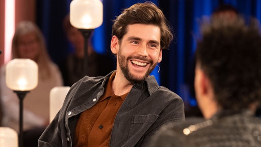 Talk mit Popmusiker Alvaro Soler