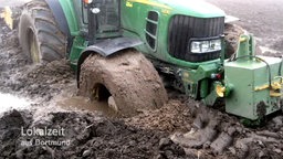 Traktor versunken im Schlamm