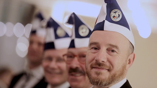 Aaron Knappstein (r), Präsident des jüdischen Karneval Vereins Kölsche Kippa Köpp e.V.