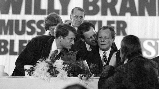 SPD-Parteitag in Dortmund: Willy Brandt, Günter Guillaume, Dietrich Sperling und BKA-Beamter Bauhaus.