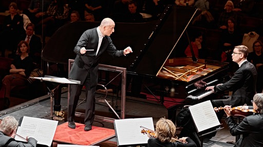 Víkingur Ólafsson und Paavo Järvi​