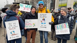 Aachener zeigen Flagge gegen Rechts