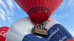 Heißluftballons prallen aneinander