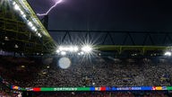 Blitz während dem Achtelfinale Deutschland gegen Dänemark in Dortmund