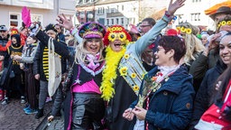 Weiberfastnacht in Bonn Beul