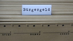 Akten, darauf steht "Bürgergeld"