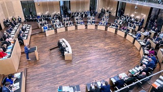 Sitzung des Bundesrates: Am Rednerpult steht Manuela Schwesig.