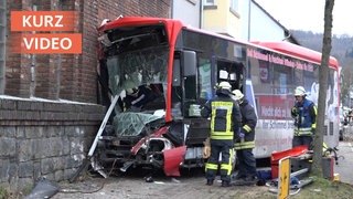 Bus in Hauswand gefahren