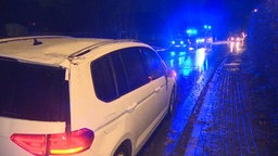 Massiver Baum kracht auf Auto mit drei Kindern in Castrop-Rauxel