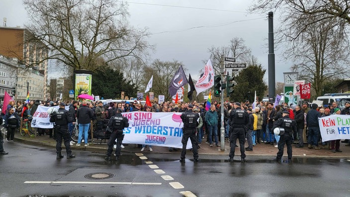 Proteste gegen die Kundgebung der AfD