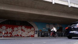 Street Art an Brücke über die Edelweißpiraten 